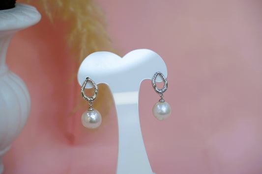 EAR 01 - FRESHWATER PEARL DANGLING